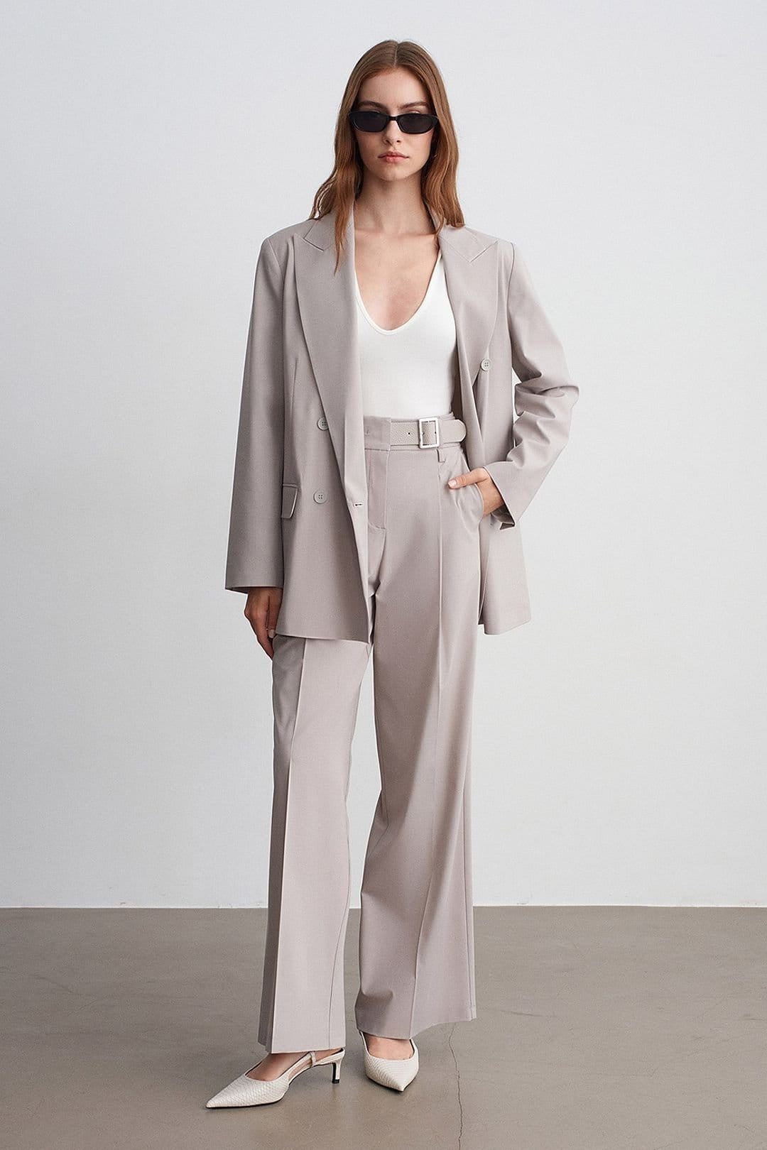 Dilvin Women's Belted Wide-Leg Woven Trousers in Stone