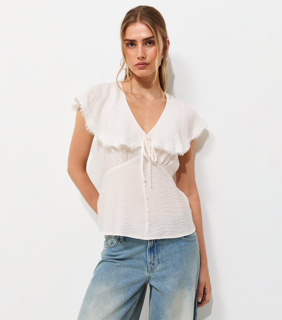 New Look Women's Cream Crinkled Lace Trim Ruffled Collar Blouse New Look