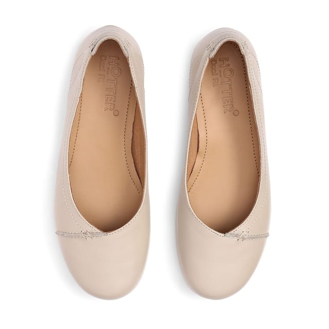 Hotter Hotter Women's 'Robyn II' Ballet Pumps in Light Beige - 3