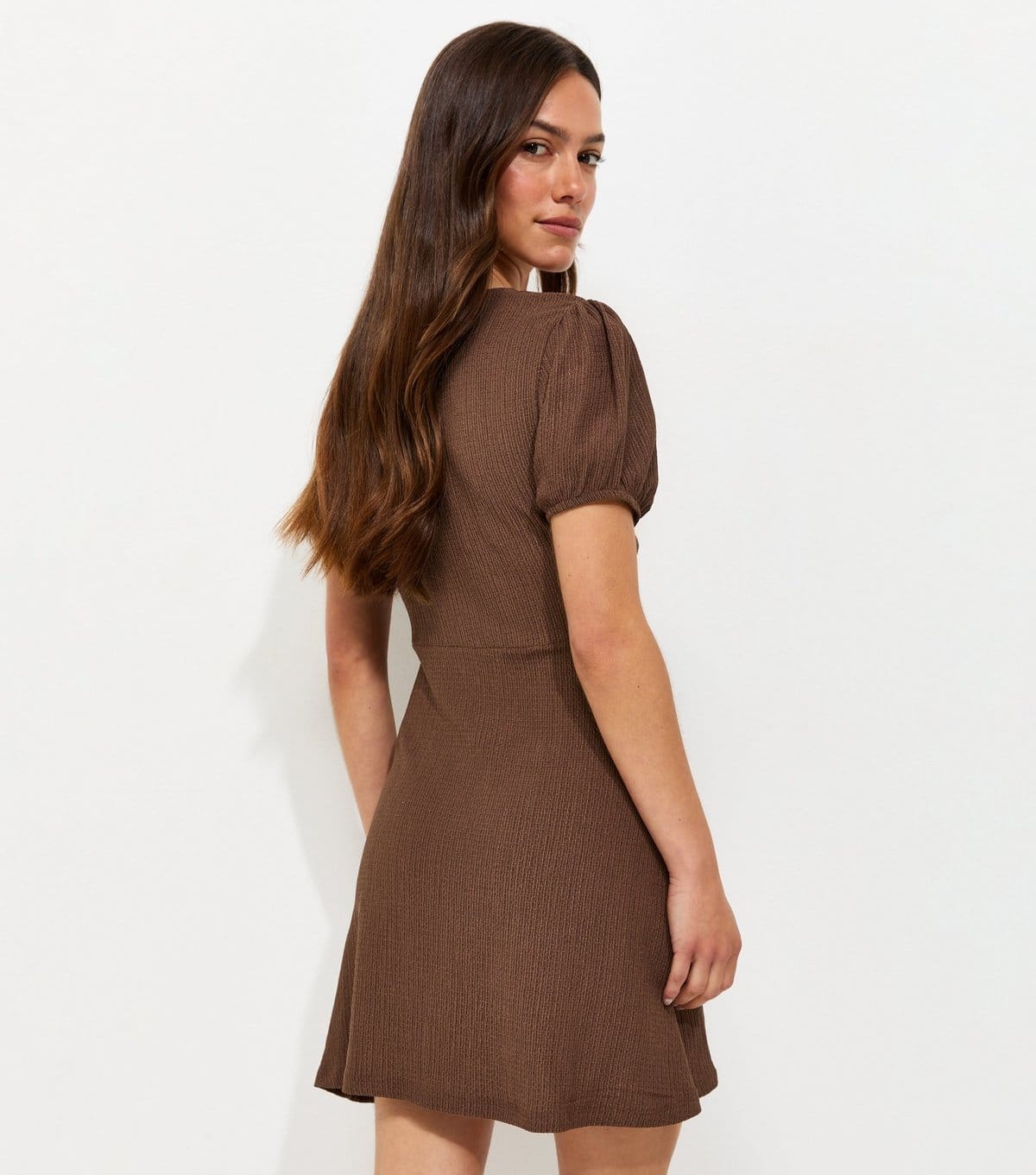 New Look Women's Petite Brown V Neck Crinkle Jersey Short Sleeve Mini Dress New Look - 4