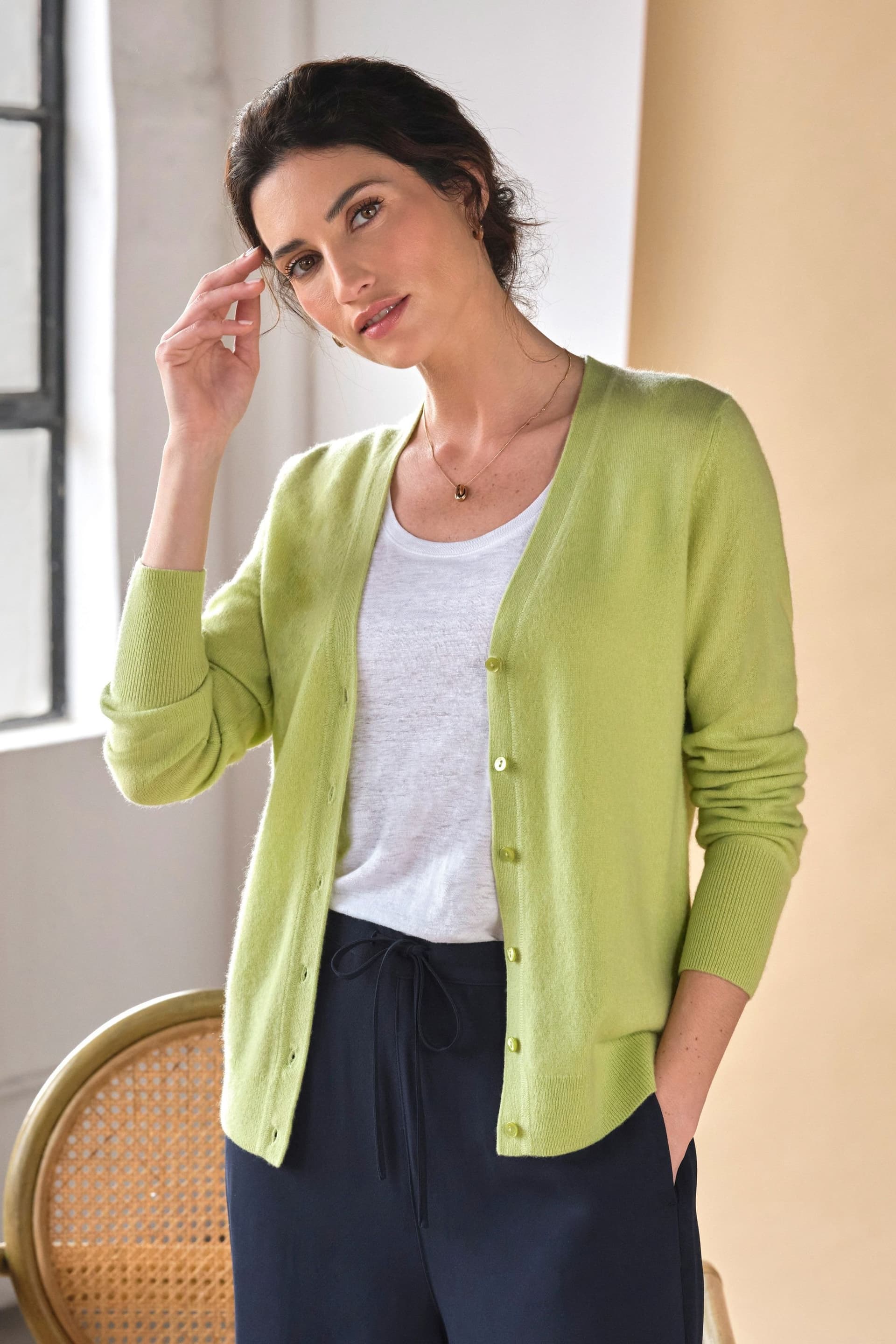 Pure Collection Pure Collection Women's Cashmere V Neck Cardigan in Light Green
