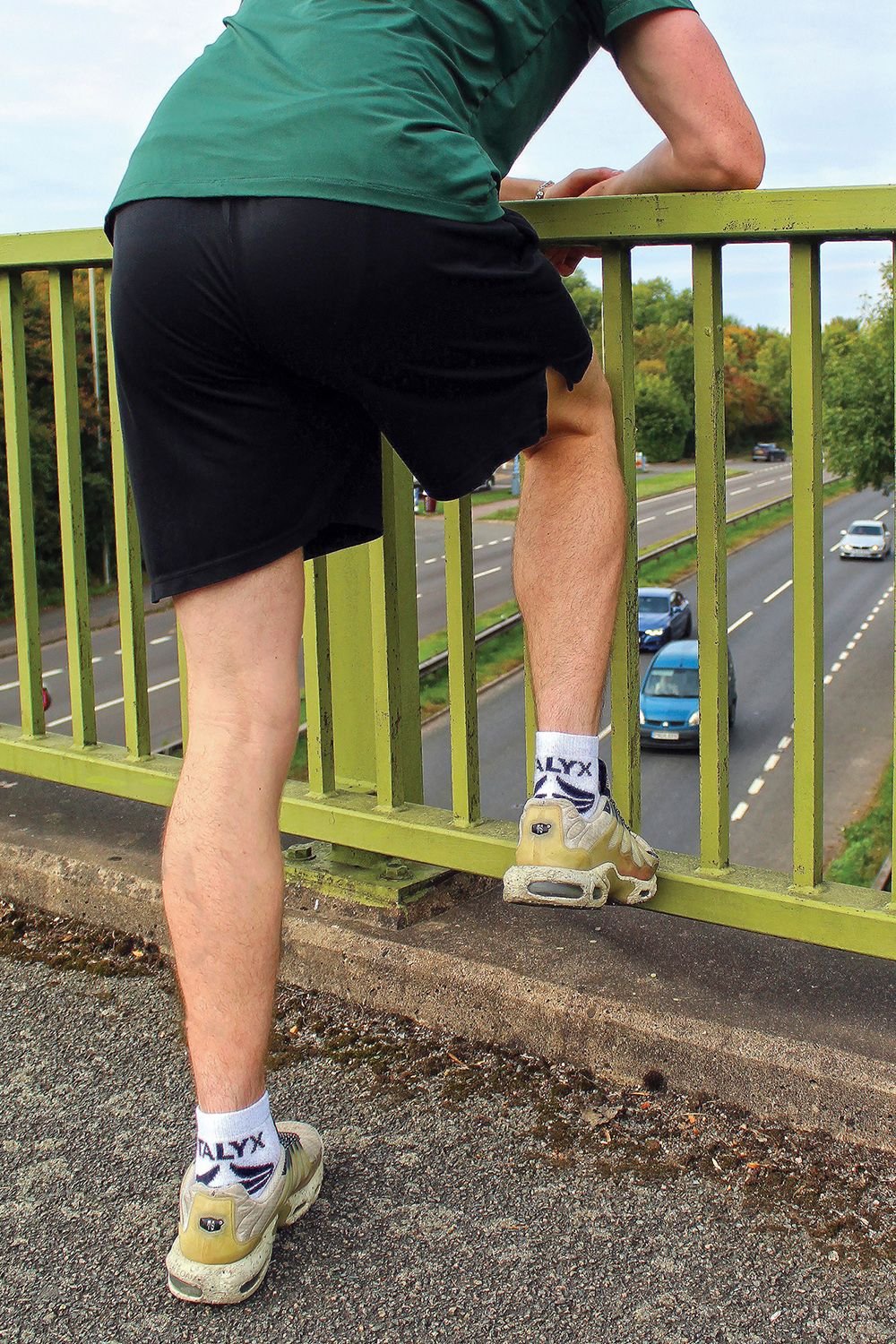 TALYX TALYX Men's 6 Pack Bamboo Ankle Non Slip Grip Socks in White - 4