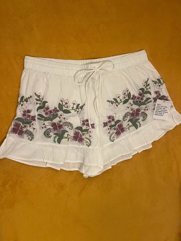 ASOS ASOS cute frill embroidered flower shorts