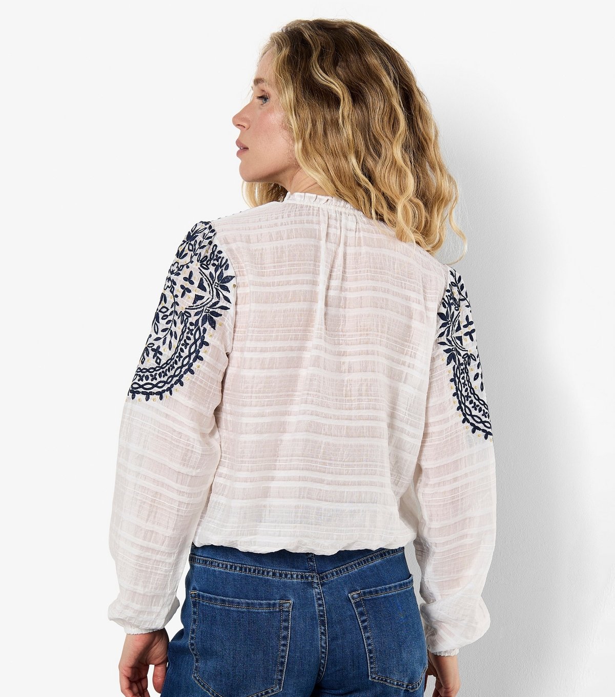 Apricot Women's White Floral Embroidered Ruffle Neck Top Apricot New Look - 2