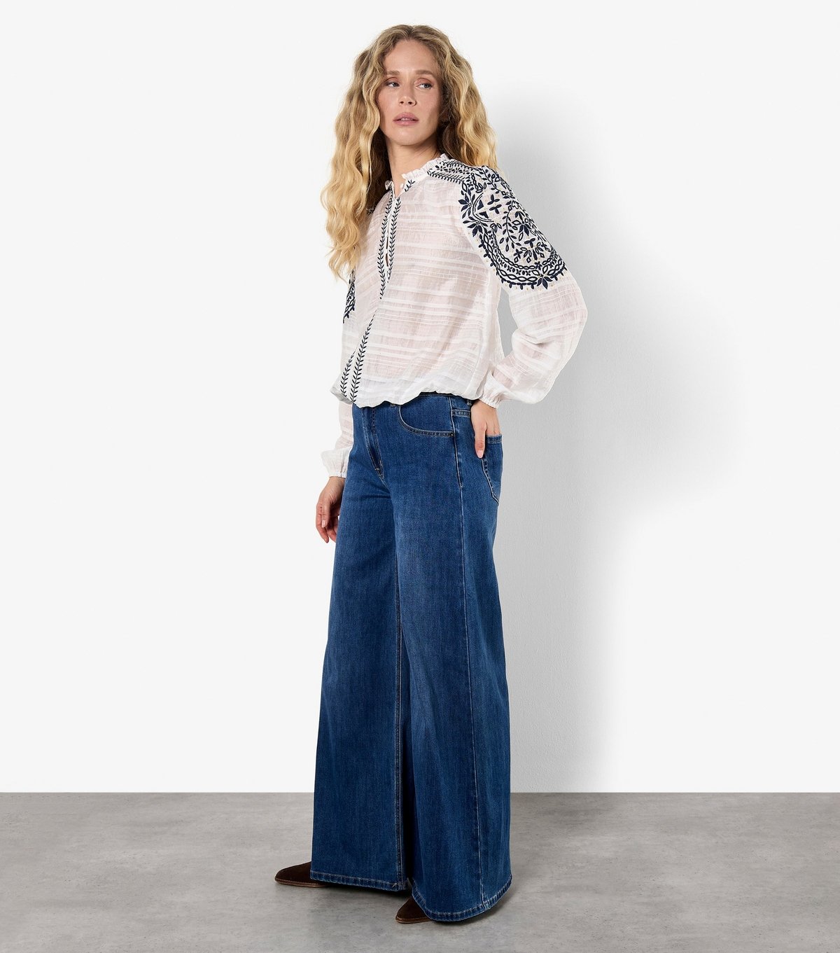 Apricot Women's White Floral Embroidered Ruffle Neck Top Apricot New Look - 4