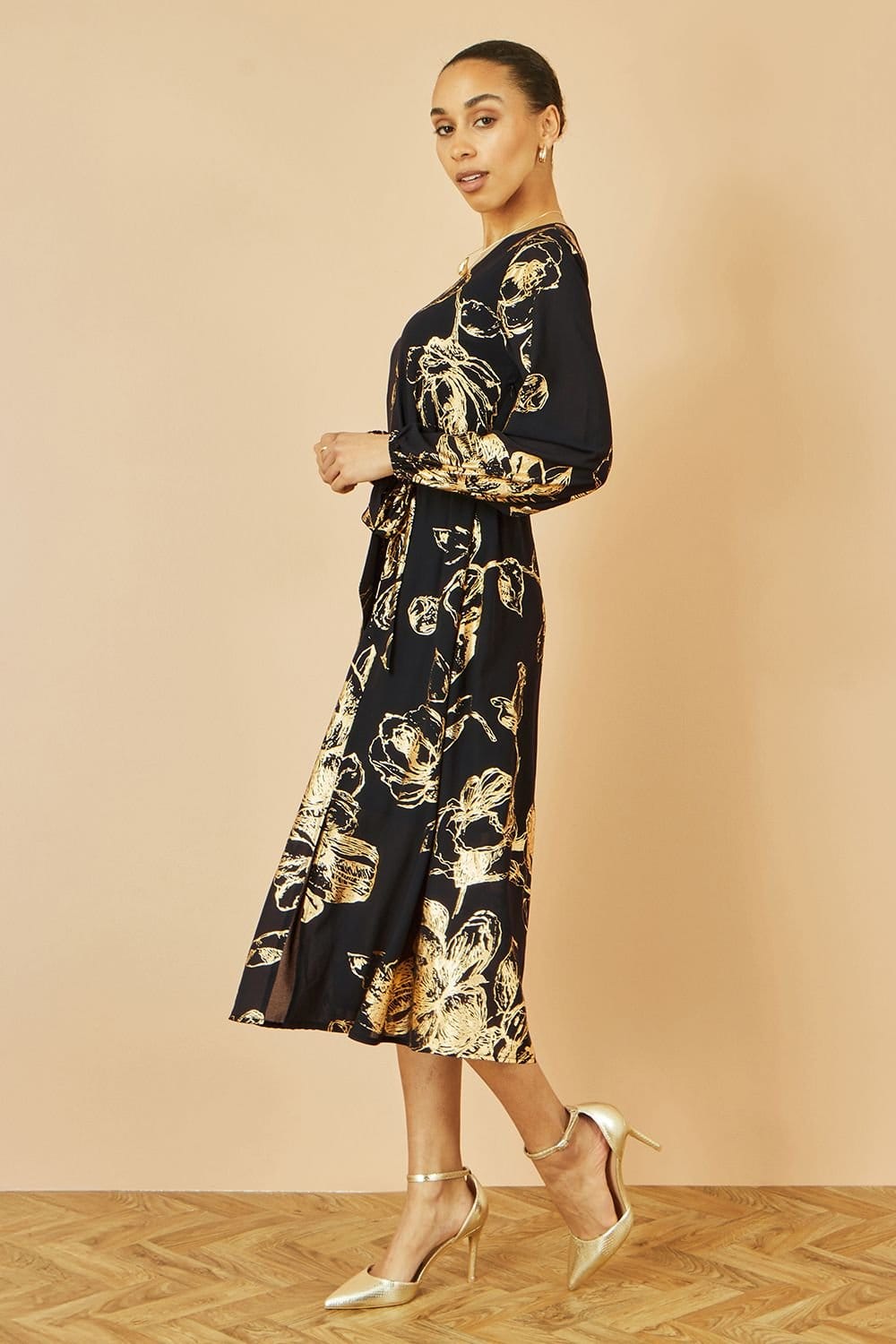 Yumi Yumi Women's Black Foil Rose Print Midi Dress - 4