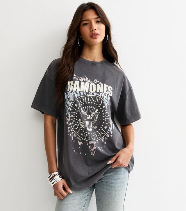 New Look Women's Dark Grey Distressed Effect Ramones Print Oversized T-Shirt New Look - 2