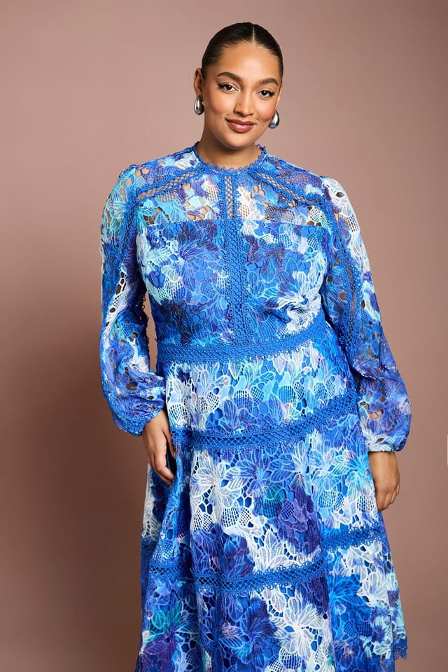 Coast Coast Women's Plus Printed Lace Panelled Long Sleeve Dress in Blue - 2