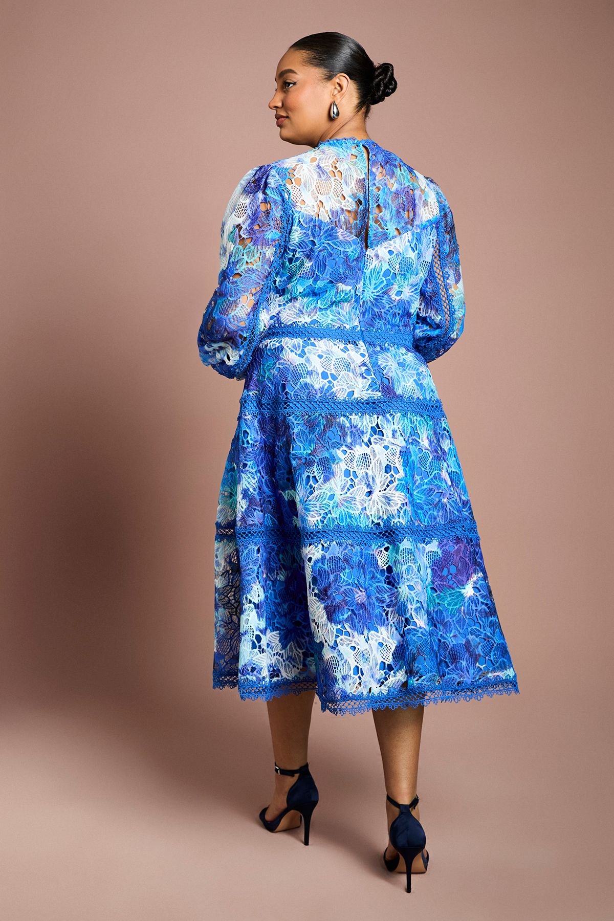 Coast Coast Women's Plus Printed Lace Panelled Long Sleeve Dress in Blue - 3