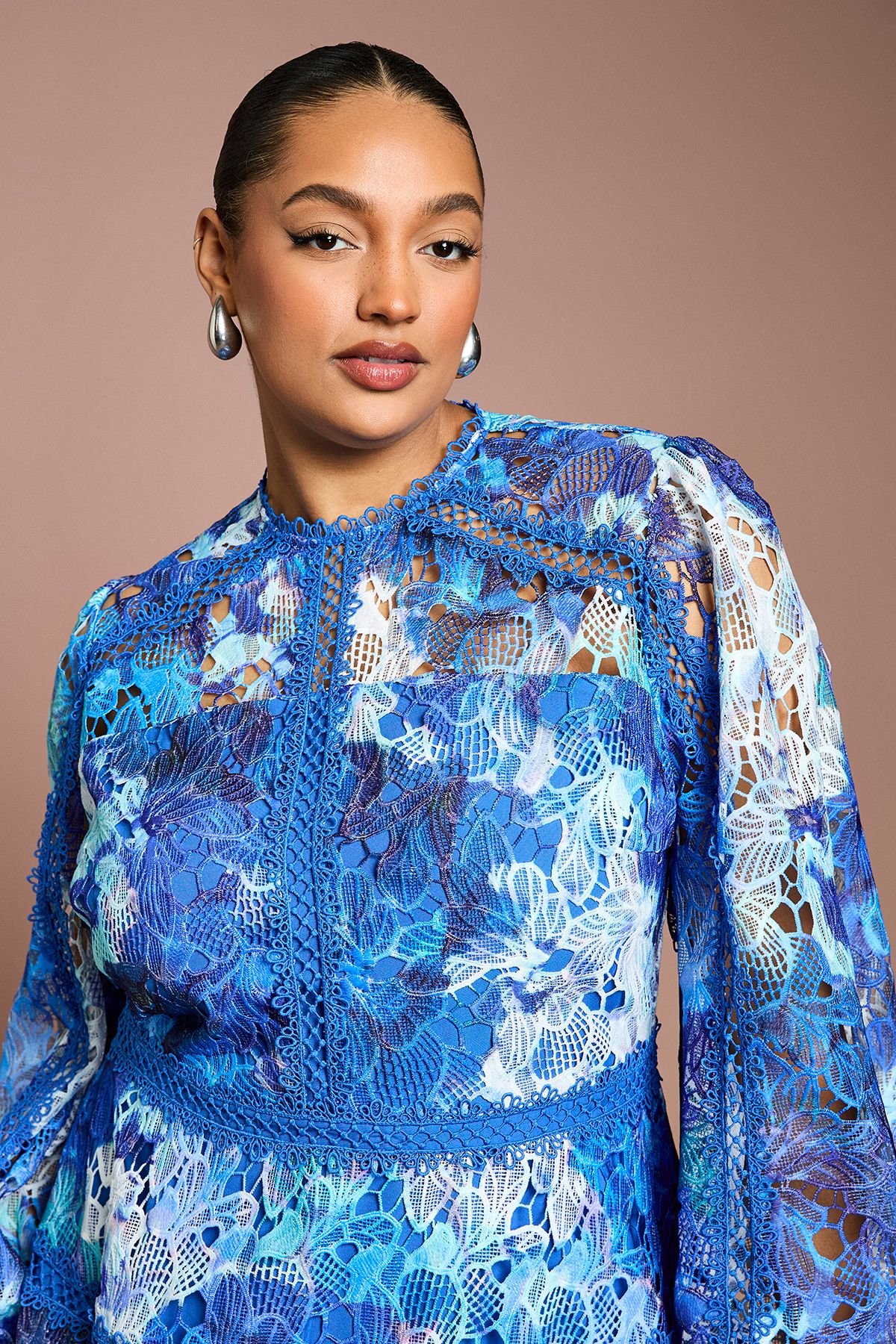 Coast Coast Women's Plus Printed Lace Panelled Long Sleeve Dress in Blue - 4