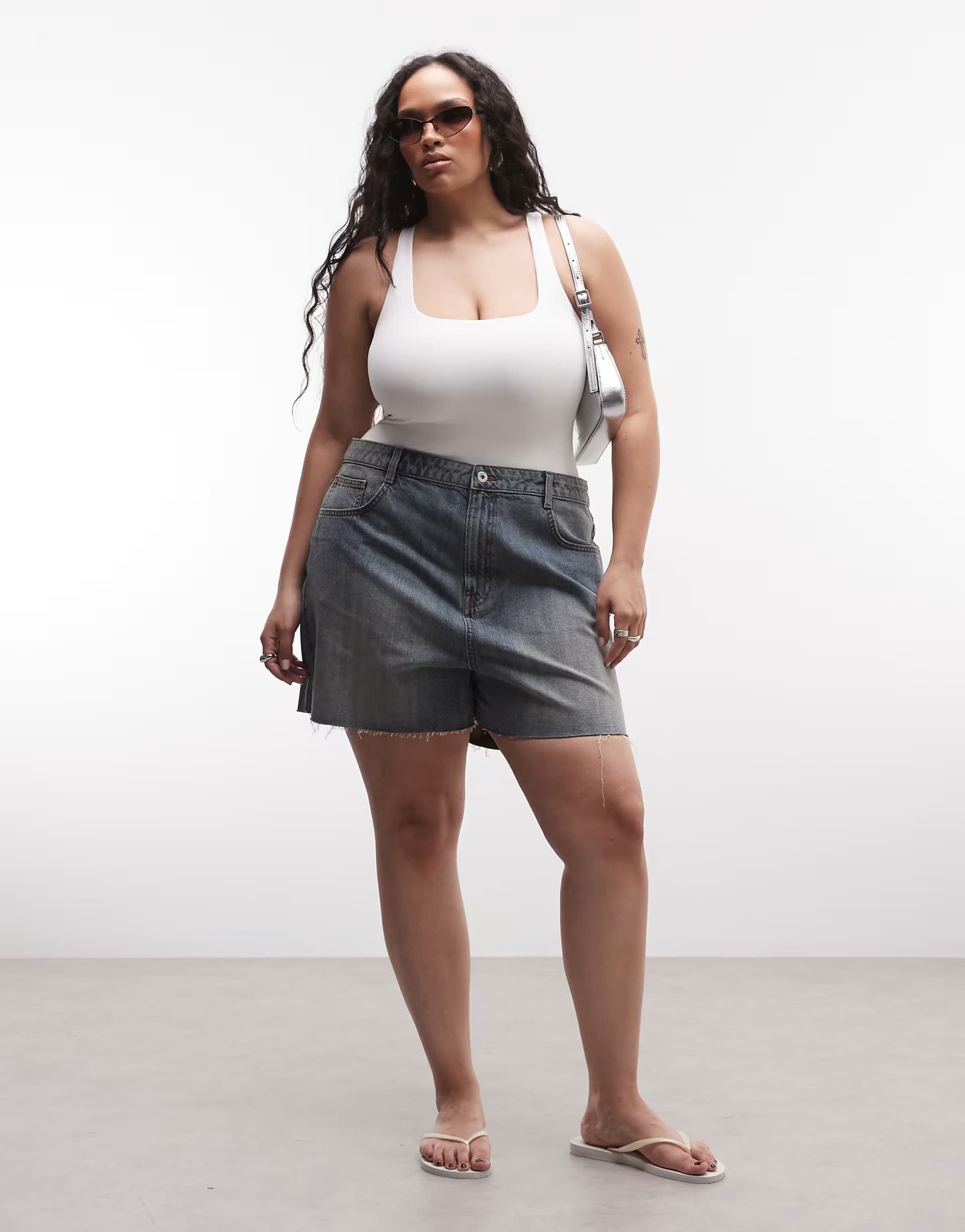 ASOS COLLUSION Plus raw hem mom short in lightwash