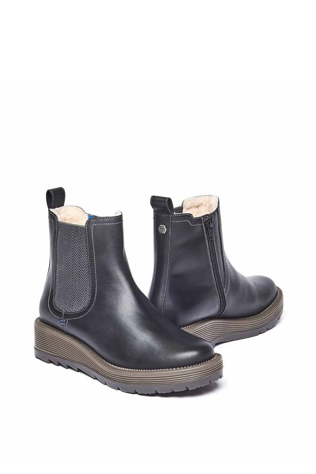 Moshulu Moshulu Women's 'Kos' Chunky Sole Leather Ankle Boot in Black - 2