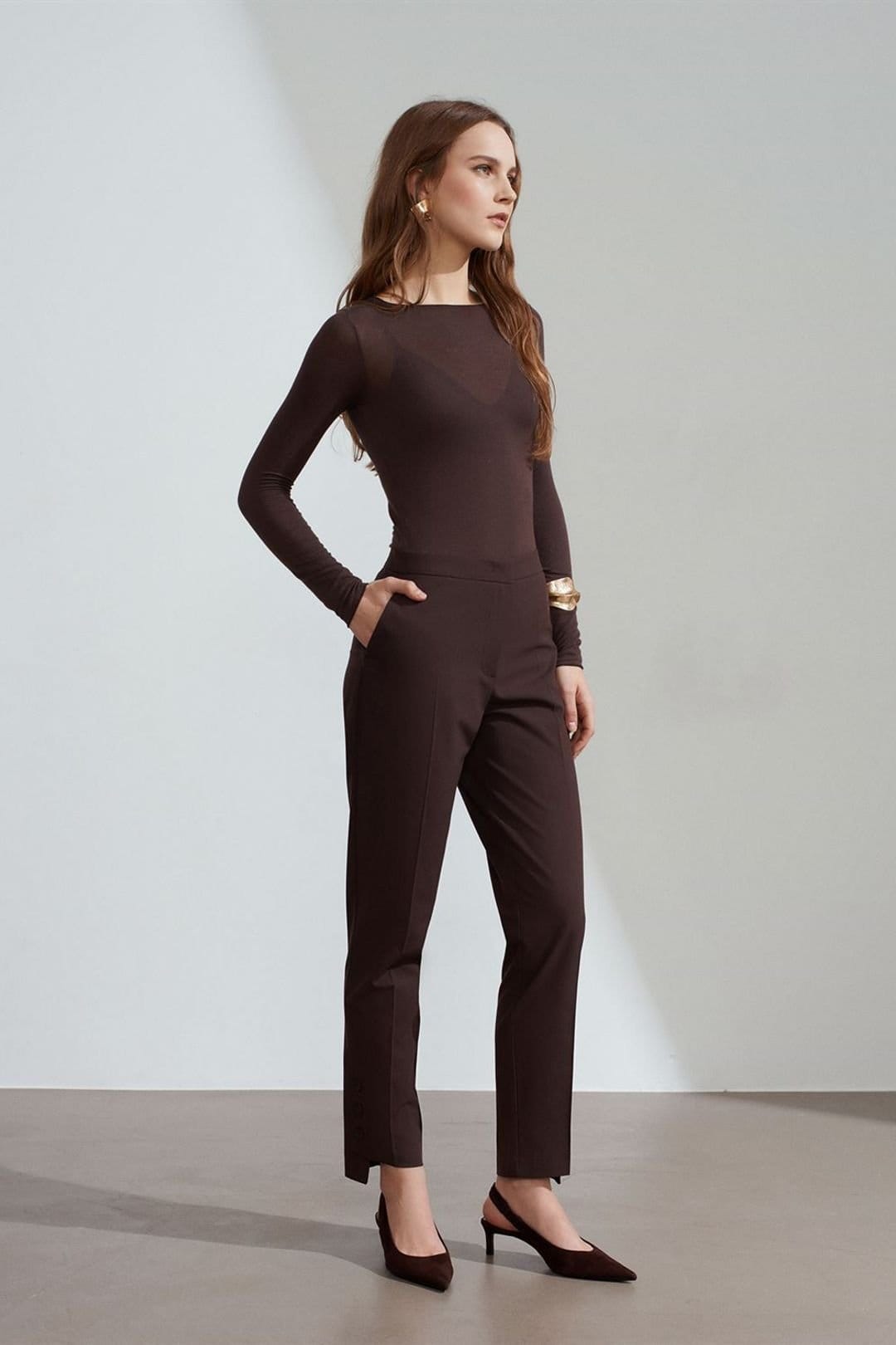 Dilvin Dilvin Women's Mid-Waist Straight Crepe Trousers in Dark Brown - 4