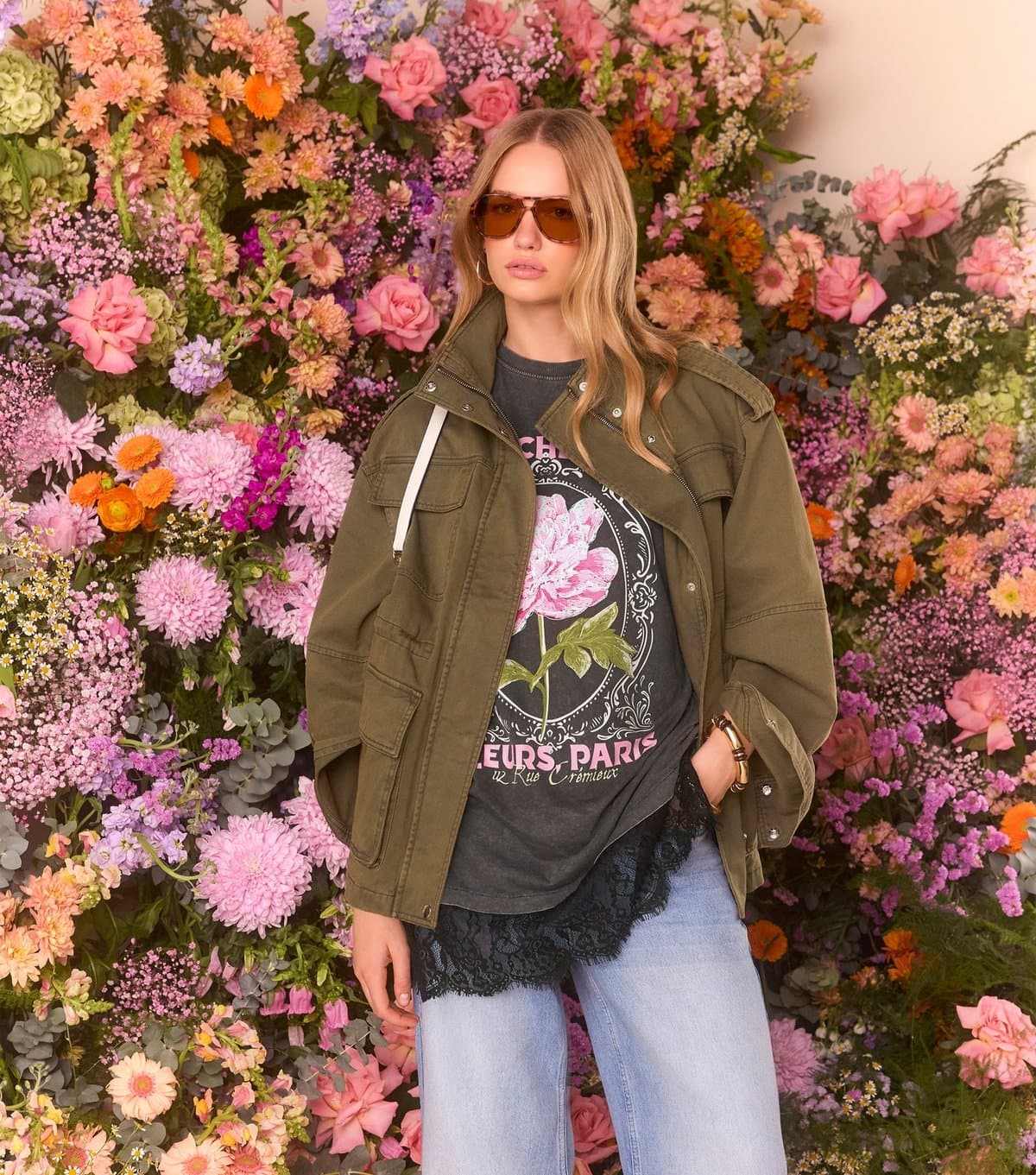 New Look Women's Dark Grey Oversized Flower Print Lace Hem T-Shirt New Look