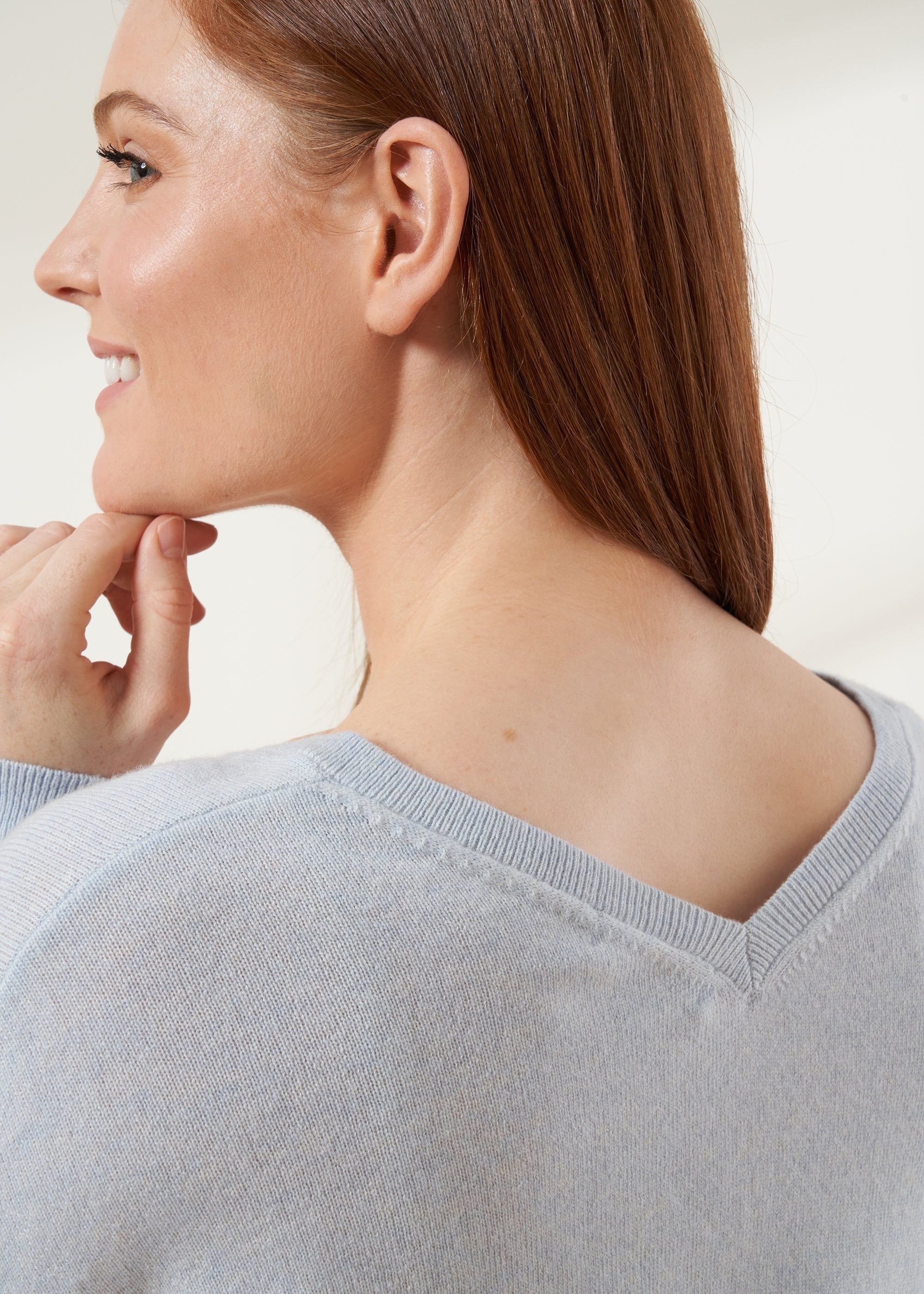 Truly Truly Women's Merino & Cashmere Wool V-Neck Jumper in Light Blue - 3