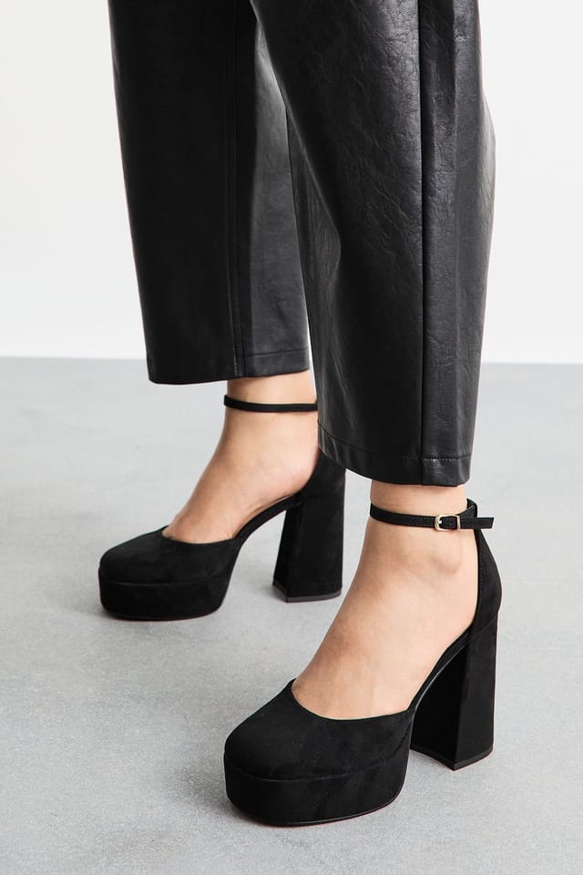 Faith Faith Women's : Cadence Faux Suede Closed Toe Chunky Platform Heeled Shoes in Natural Black - 2