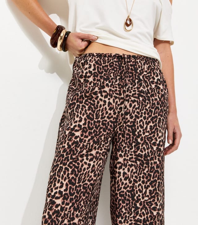 New Look Women's Brown Crepe Leopard Print Wide Leg Trousers New Look - 2