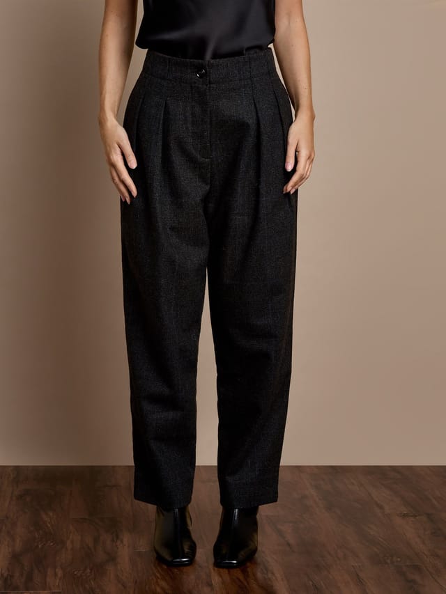 GWD by GEORGE W. DAVIES GWD by GEORGE W. DAVIES Women's GWD Hannah Pleat-Front Grey Checked Trouser in Chocolate - 2