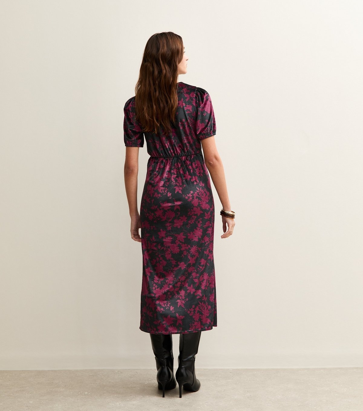 New Look Women's Black Floral Print Velvet Midi Dress New Look - 4