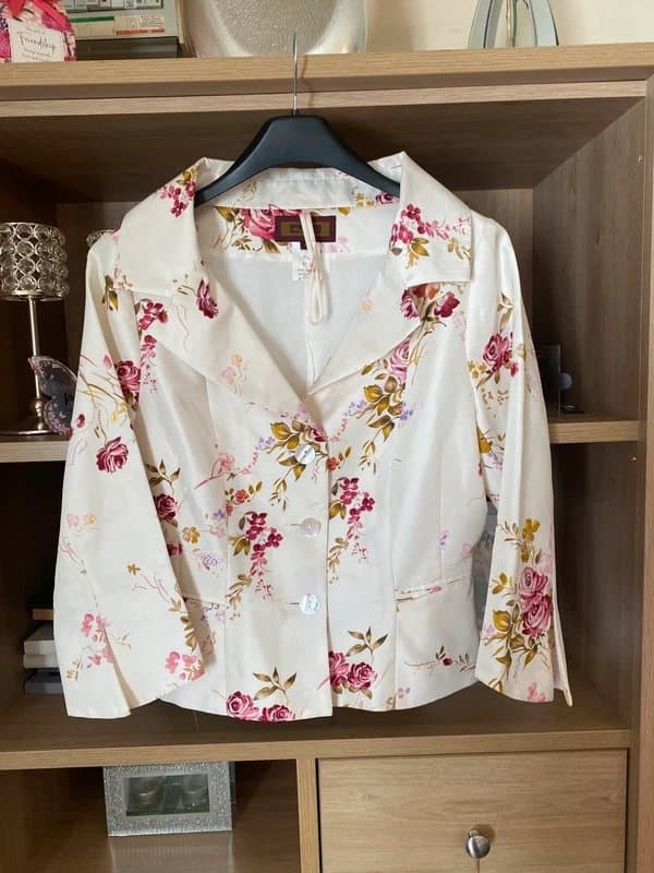RENATO NUCCI 🌸 Renato Nucci Vintage White Silk Floral Pleated Peplum Blazer Jacket 10