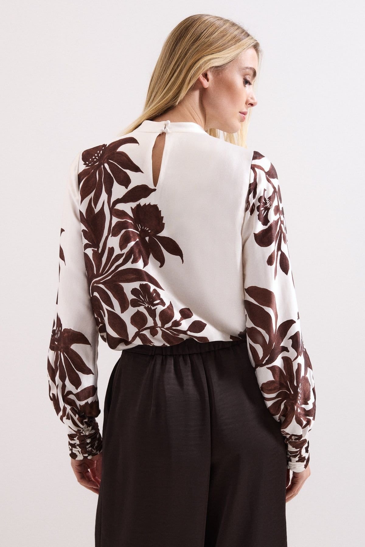 Phase Eight Phase Eight Women's Hattie Satin Printed Blouse in White - 4