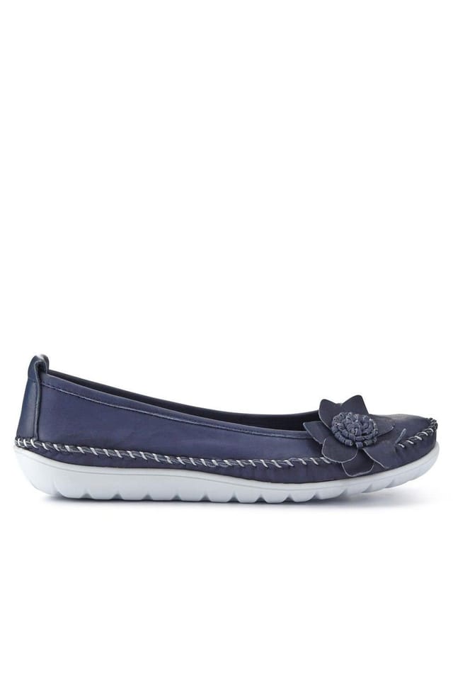 Pavers Pavers Women's Lightweight Leather Pumps in Navy - 2