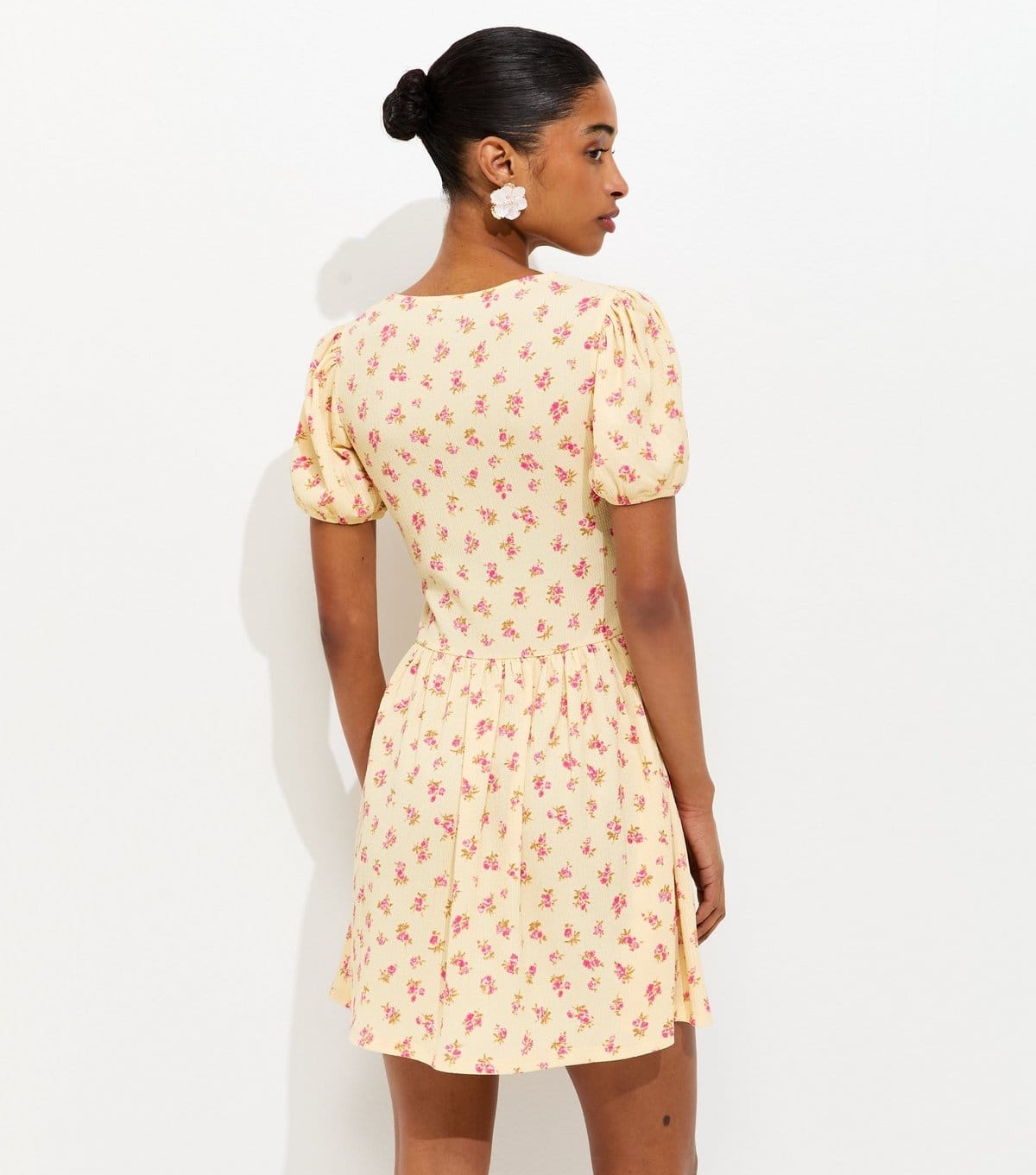New Look Women's Light Yellow Crinkle Ditsy Short Sleeve Mini Dress New Look - 4