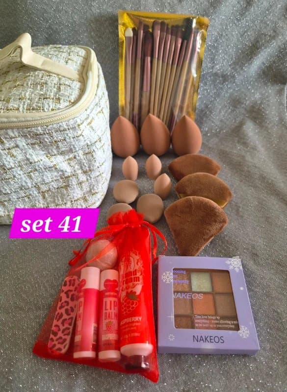 Popfeel New Cream & gold makeup case,13 brush's,13 sponges, 9 eyeshadow pallet,raspberry hand set Rrp £30.00