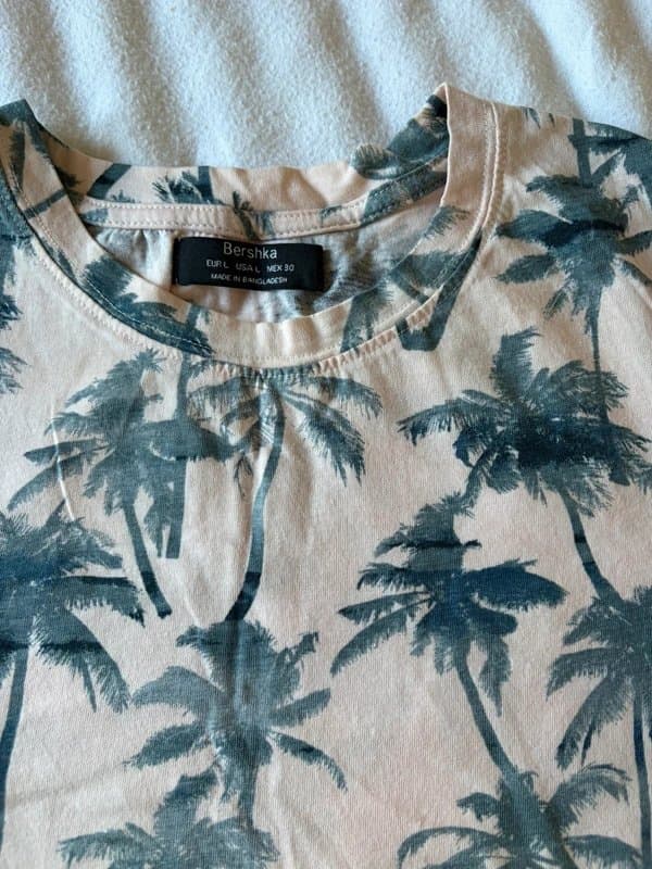 Bershka Bershka large t shirt top. Would say 12-14