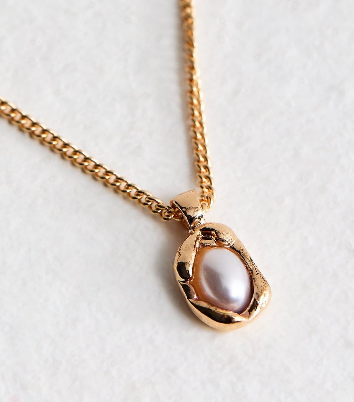 New Look Gold Tone 2 Layer Faux Pearl Oval Pendant Necklace New Look - 4