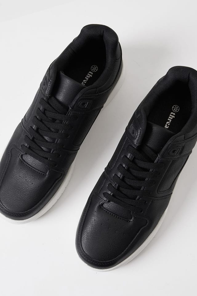 Threadbare Threadbare Men's Lace Up Court Trainers in Black - 2