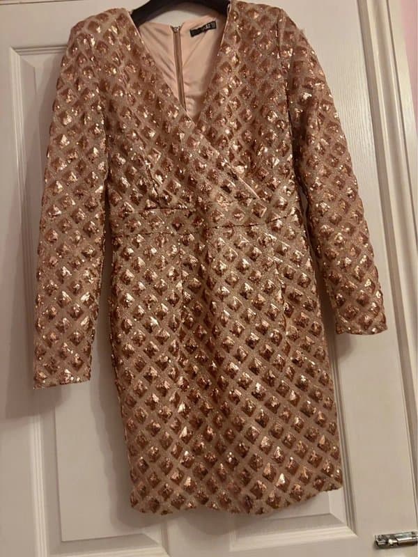 Quiz Quiz plunge sequin lined dress wedding party holiday 12 same day post
