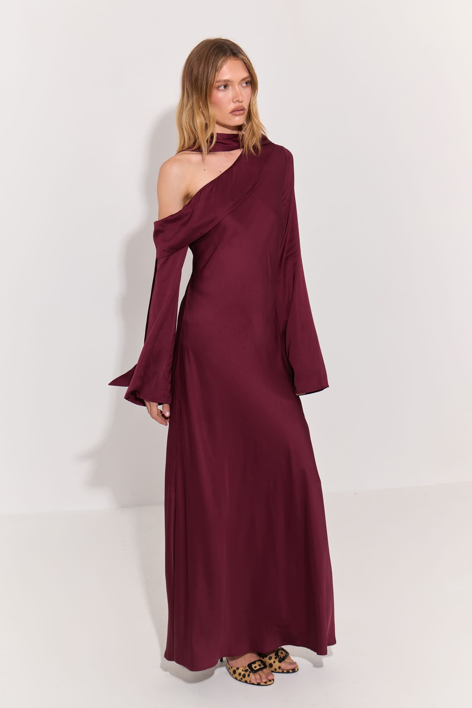 Warehouse Warehouse Women's Premium Blend Satin Tie Neck Bias Midaxi Dress in Wine