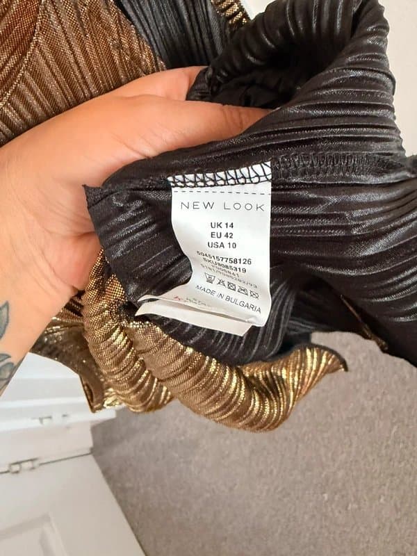 New Look Cropped Halter Top