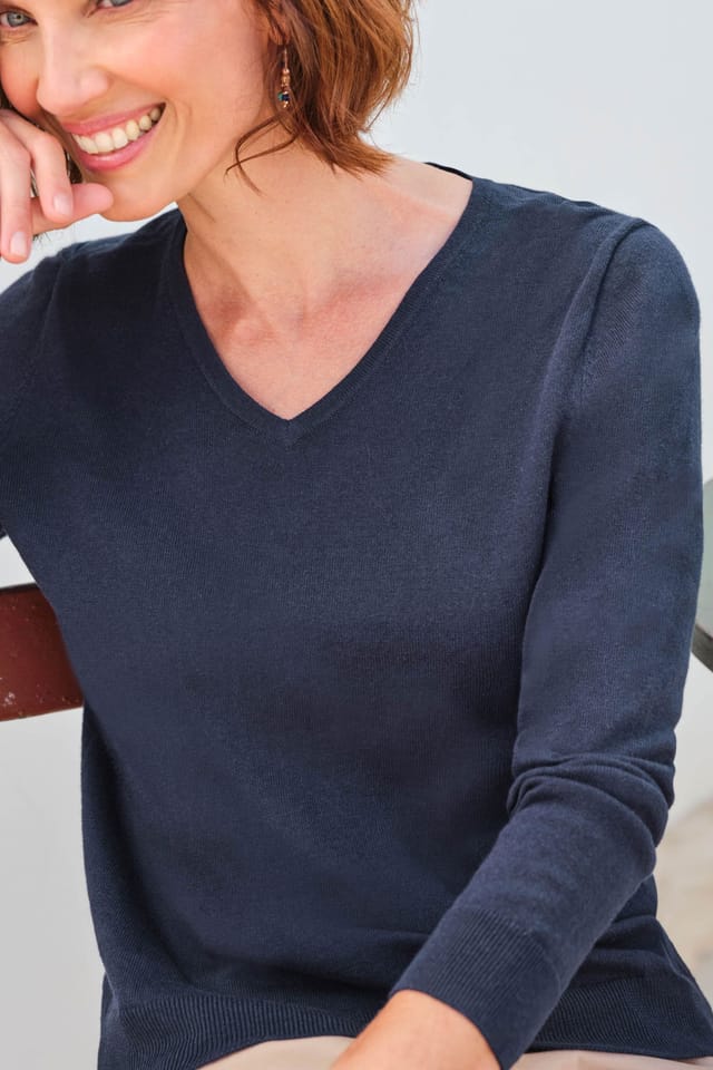 WoolOvers WoolOvers Women's Cashmere & Merino V Neck Jumper Womens in Navy - 3