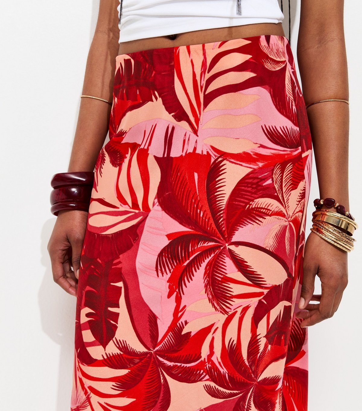 New Look Women's Red Crepe Tropical Print Bias Cut Midi Skirt New Look - 3