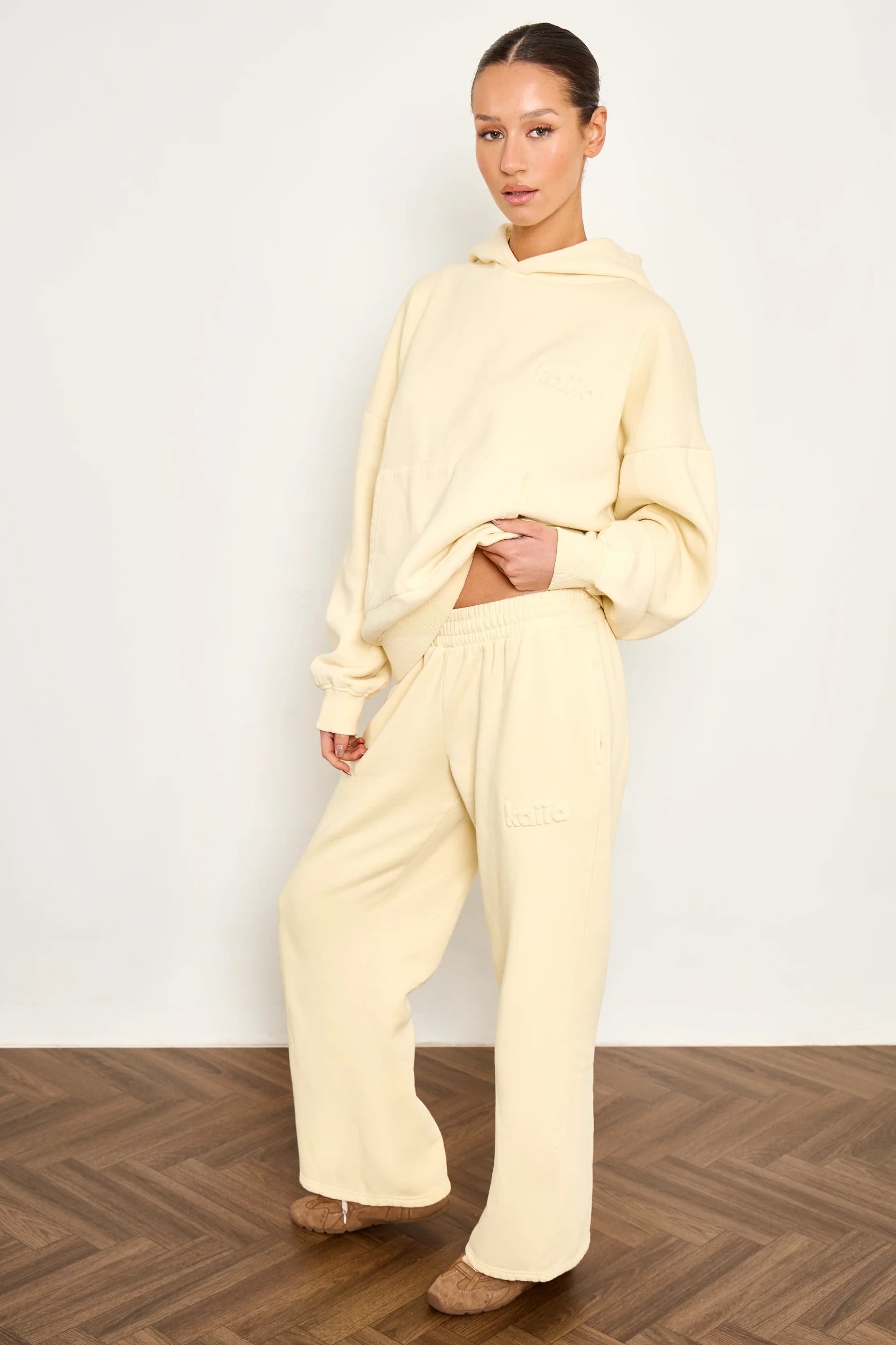 Kaiia Kaiia Embossed Wide Leg Joggers Washed Butter Yellow