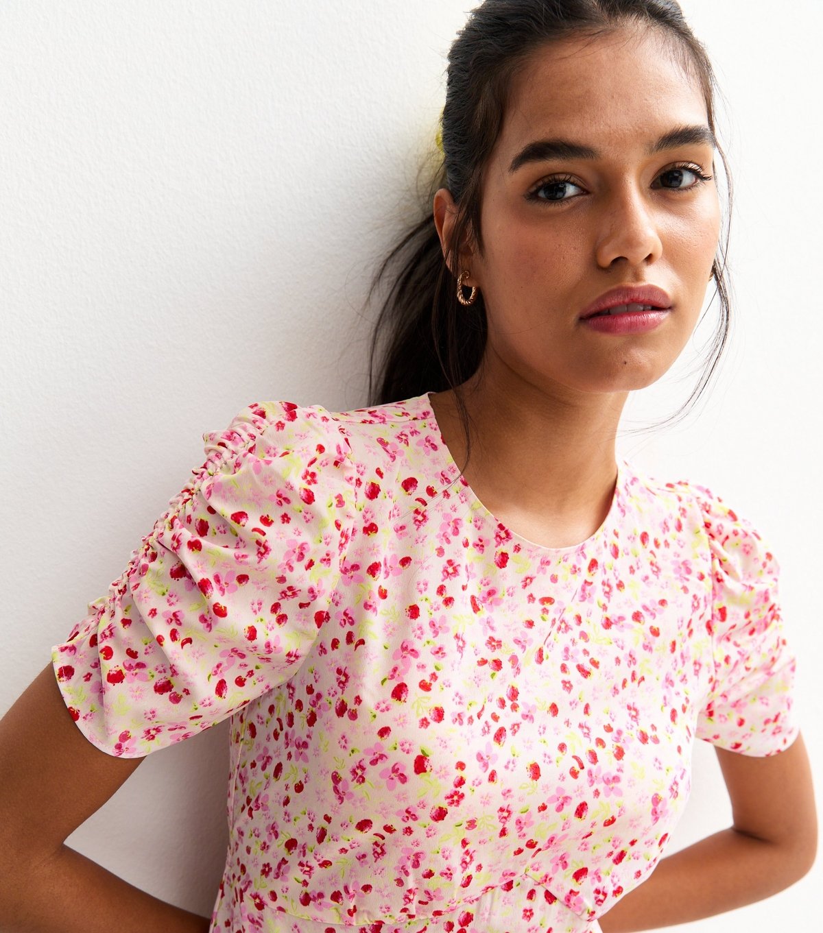 New Look Women's Pink Crepe Fruit and Strawberry Print Tiered Hem Mini Dress New Look - 2