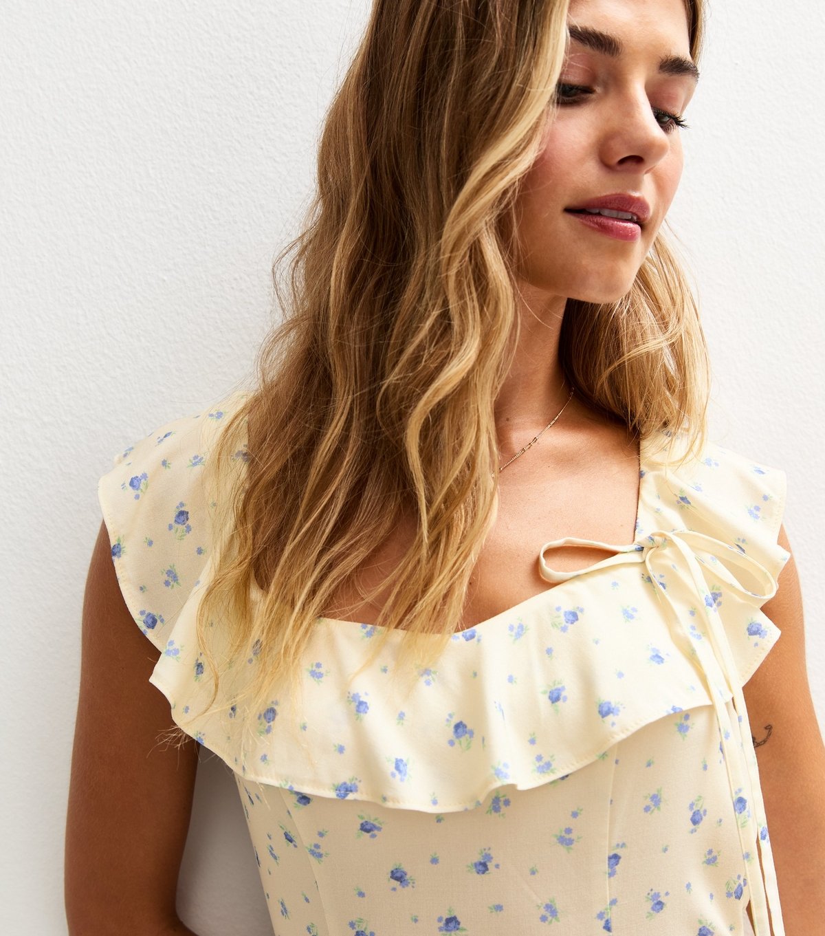 New Look Women's Cream Ditsy Print Ruffle Front Side Bow Mini Dress New Look - 2