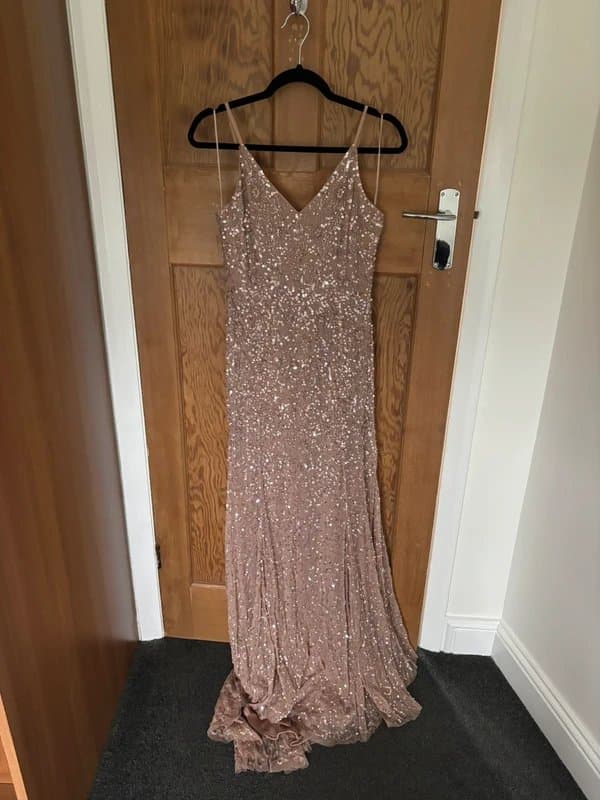 Beauut Fully embellished gown