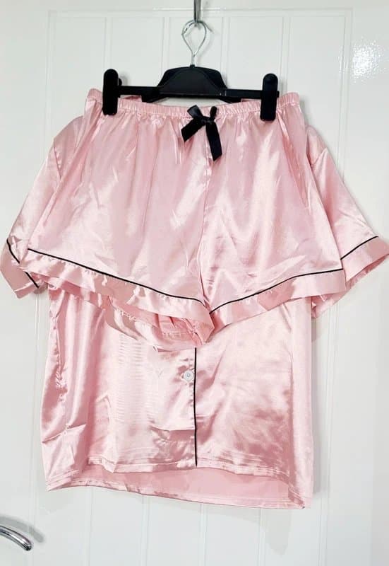 no brand Blush pink satin short pyjamas PJs Ladies size Large cute pretty Gift for her