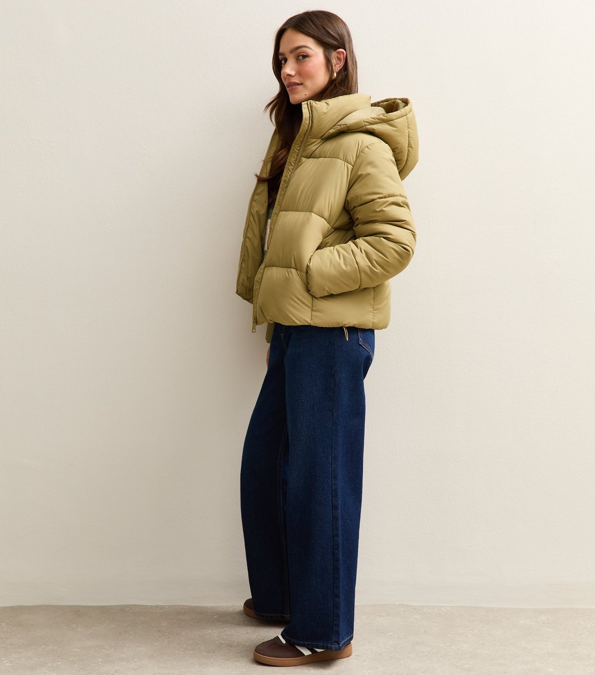 New Look Women's Petite Light Khaki Cropped Puffer Jacket New Look - 4