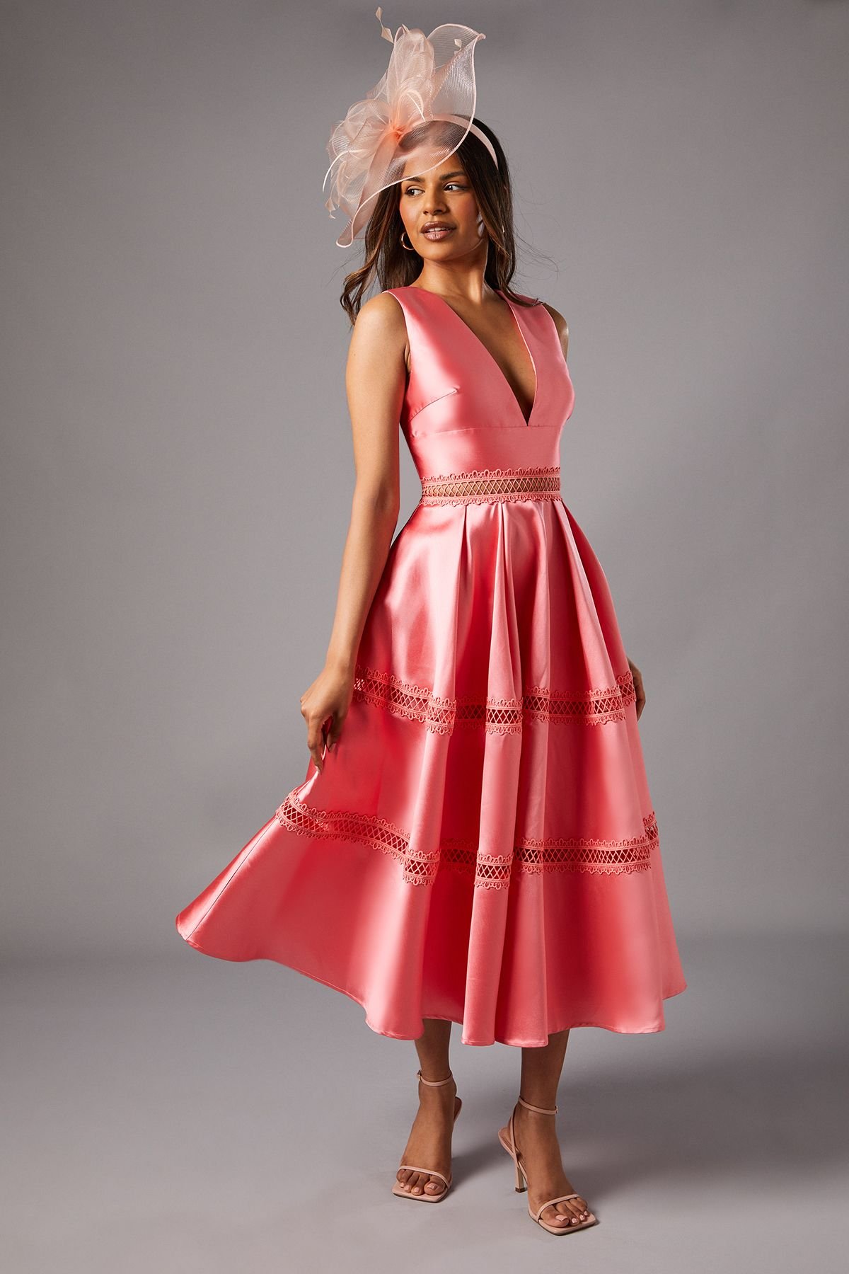 Coast Coast Women's Petite Plunge Neck Twill Midi Dress With Lace Trims in Pink - 2