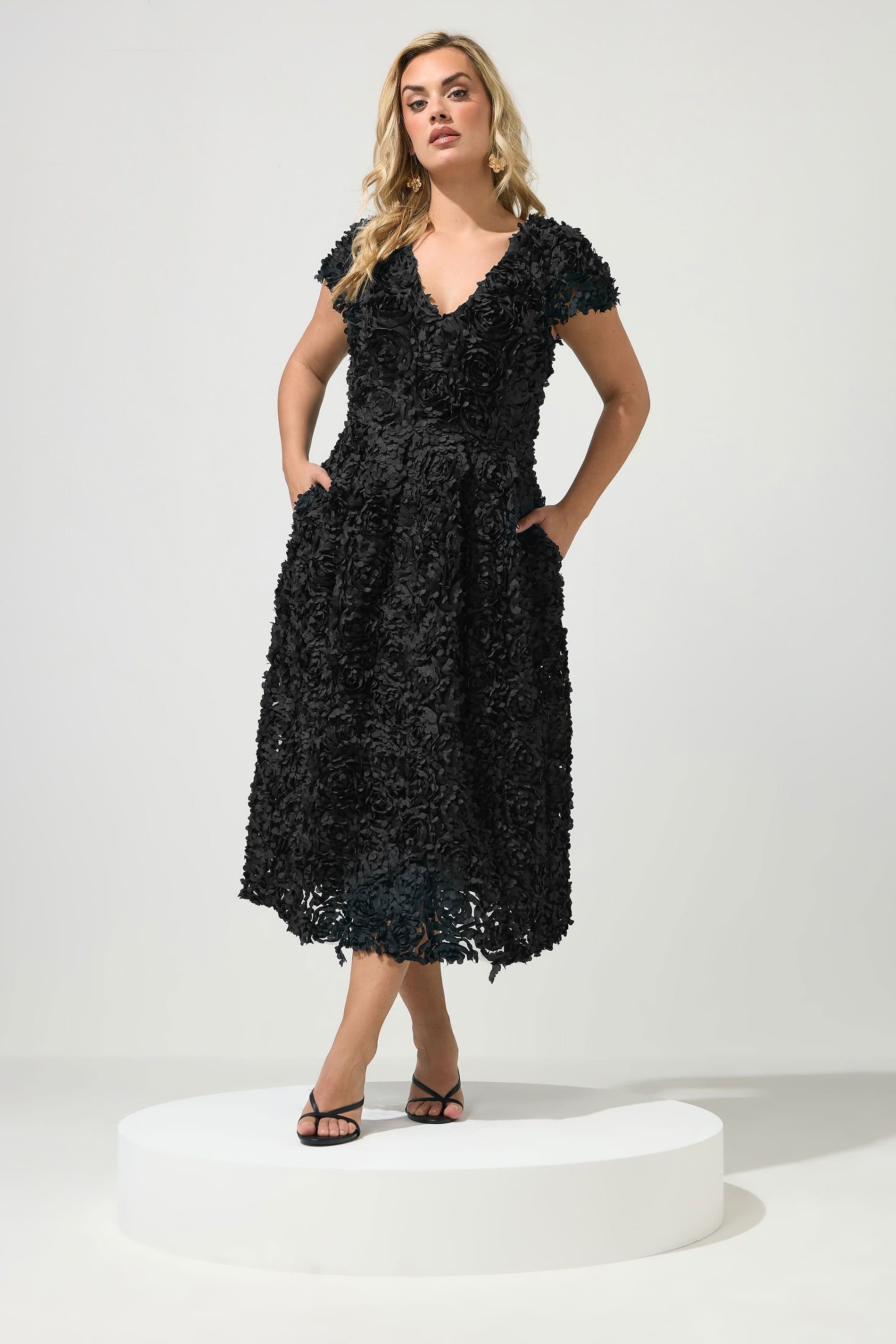 Yours Yours Women's Floral Skater Dress in Black