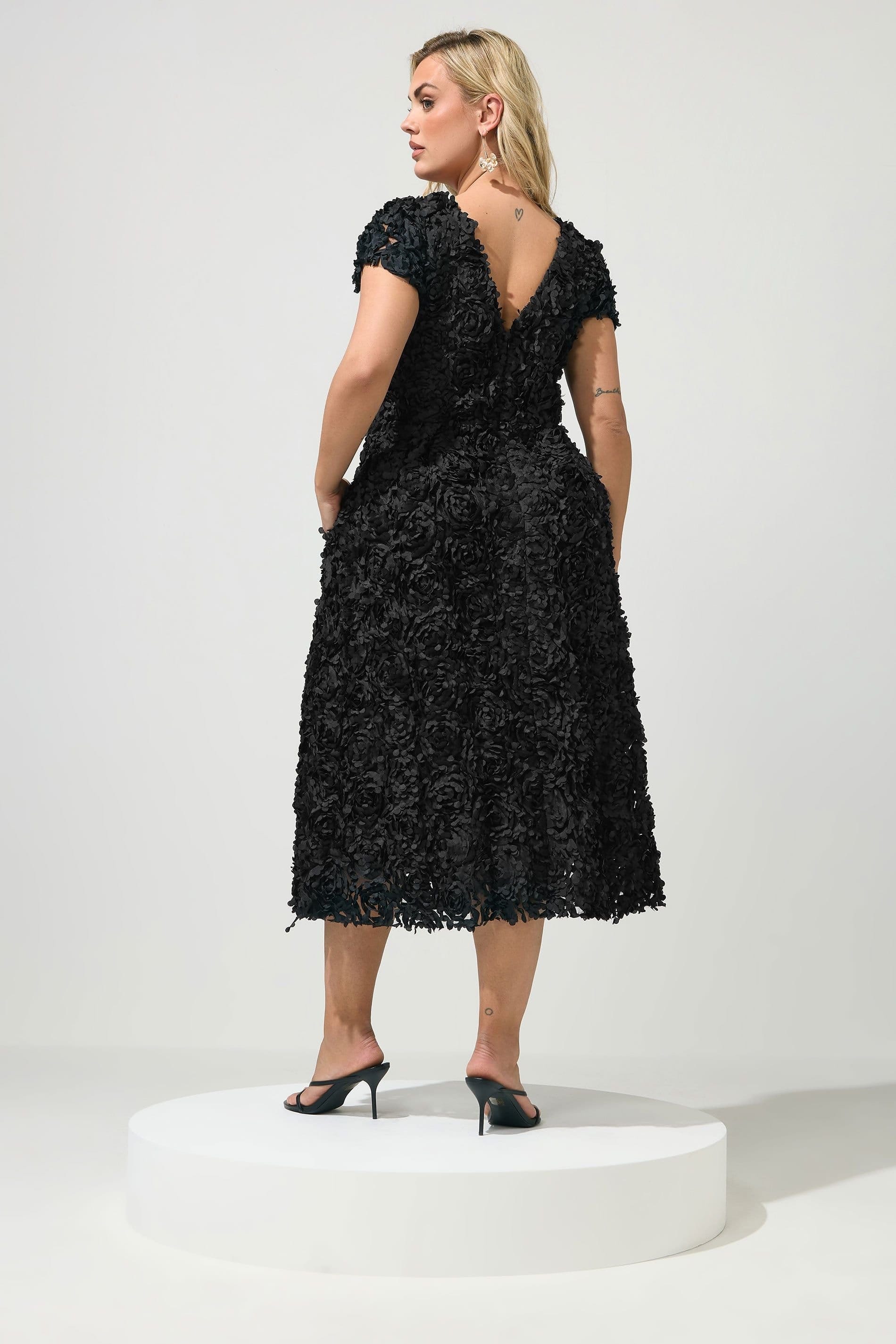 Yours Yours Women's Floral Skater Dress in Black - 4