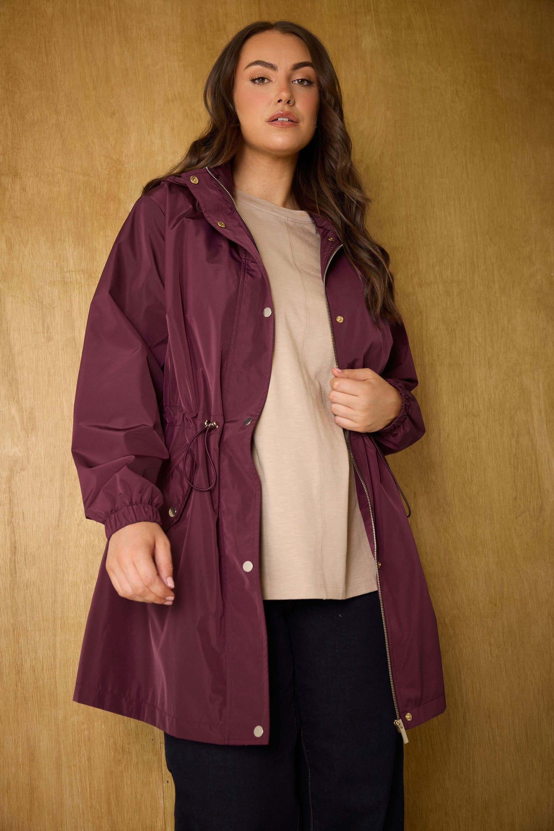 Evans Evans Women's Lightweight Rain Jacket in Wine