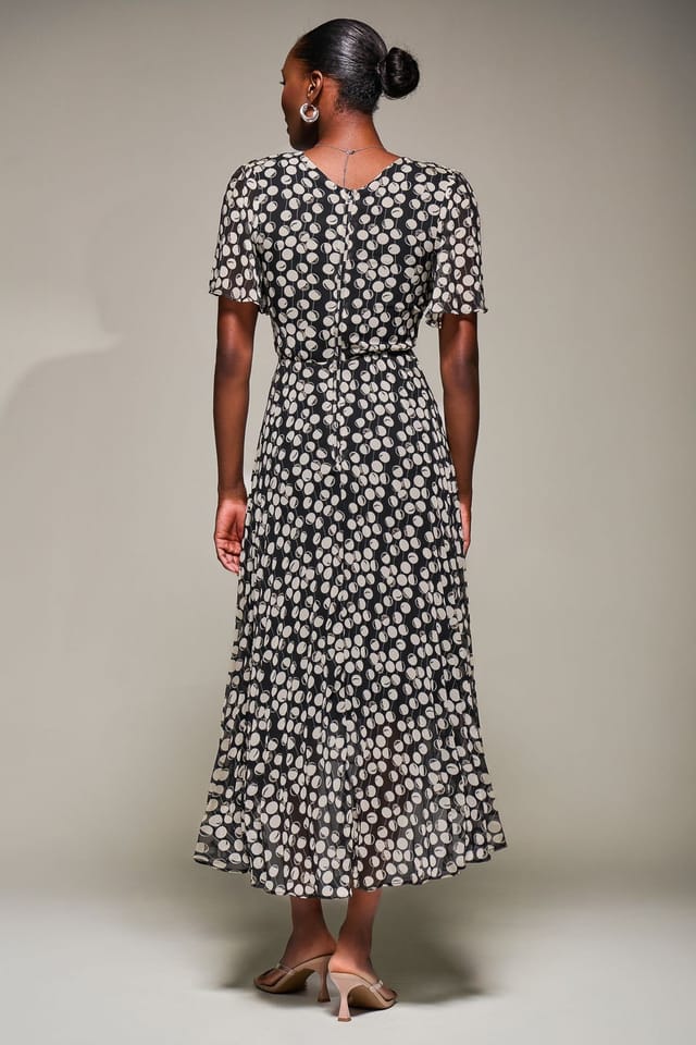 Jolie Moi Jolie Moi Women's Chiffon Frill Sleeved Maxi Dress in Black - 2