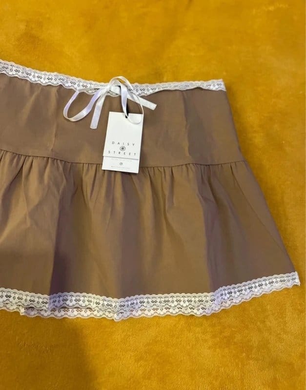 Daisy Street Cute Daisy Street tan ruffle skirt with lace trim and bow - 1