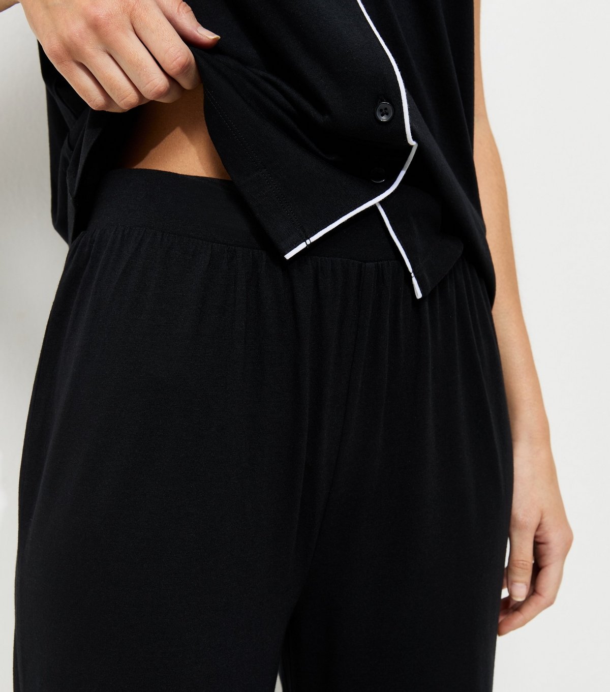 New Look Women's Black Contrast Piping Revere Shirt and Trousers Pyjama Set New Look - 2