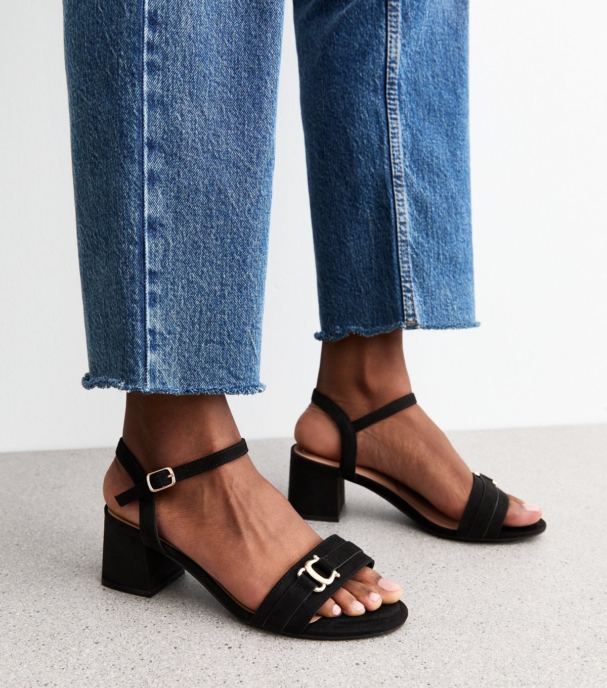 New Look Women's Wide Fit Black Faux Suede Buckle Detail Strappy Sandals New Look - 2